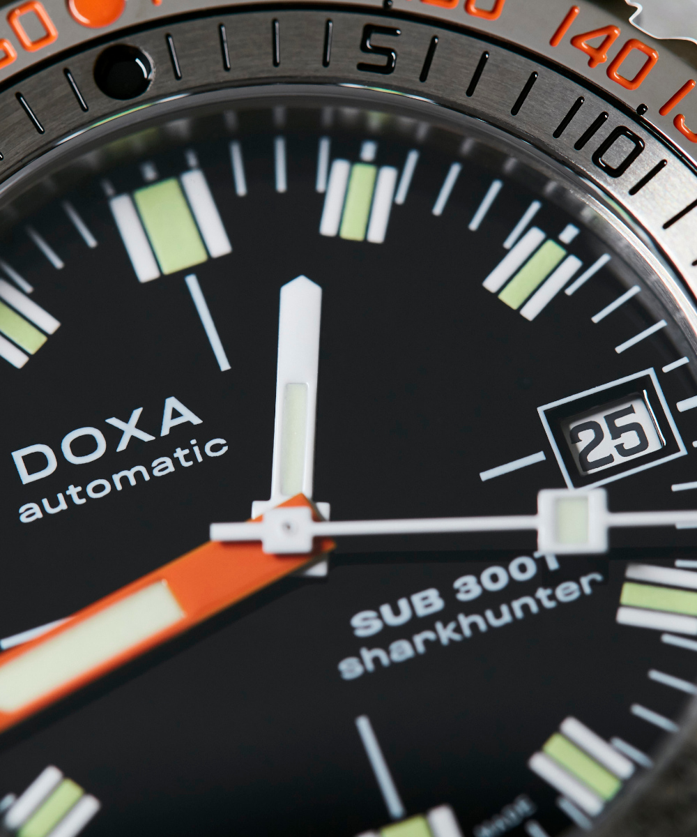 Doxa Sub 300T Sharkhunter Produktbild main 1