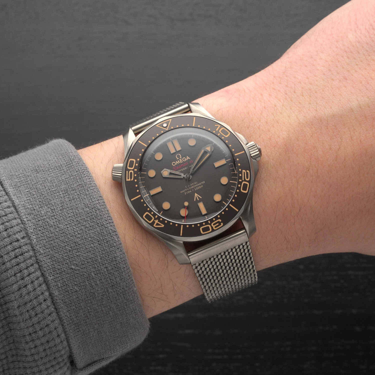 OMEGA Seamaster Diver 300M 42 James Bond Titan CPO2 Produktbild main 2