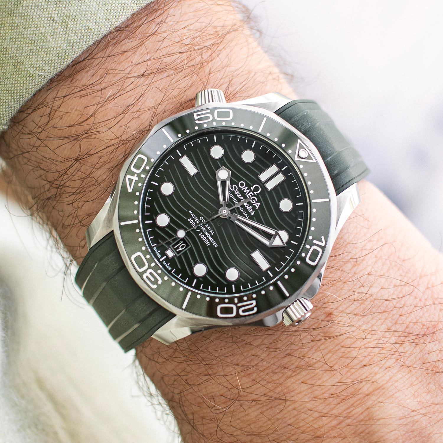 OMEGA Seamaster Diver 300M – Kautschukband Grün ohne Dornschließe 20 mm – STD Produktbild main 2